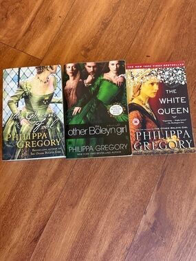 The Boleyn & Tudor Paperback Book Set - Green Covers